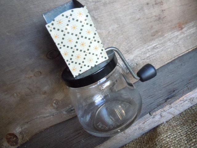 Vintage Nut Grinder Grater Jar Farmhouse Retro Style Kitchen