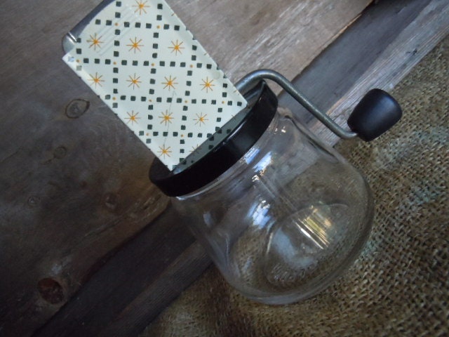 Vintage Nut Grinder Grater Jar Farmhouse Retro Style Kitchen