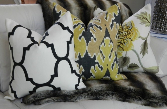 Kelly Wearstler for Lee Jofa - 18X18 - Bengal bazaar in gold - Pattern on the front