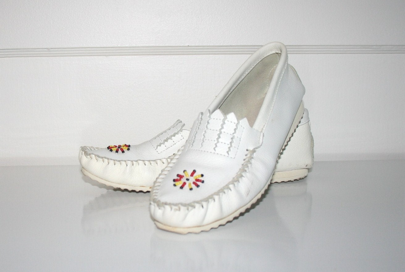 Vintage 70s Shoes Minnetonka Moccasins Leather (Size 7)