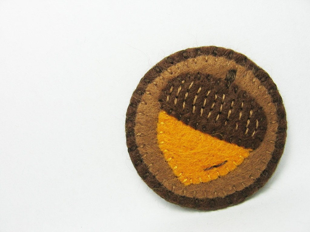 Acorn felt pin - made to order - hanaletters