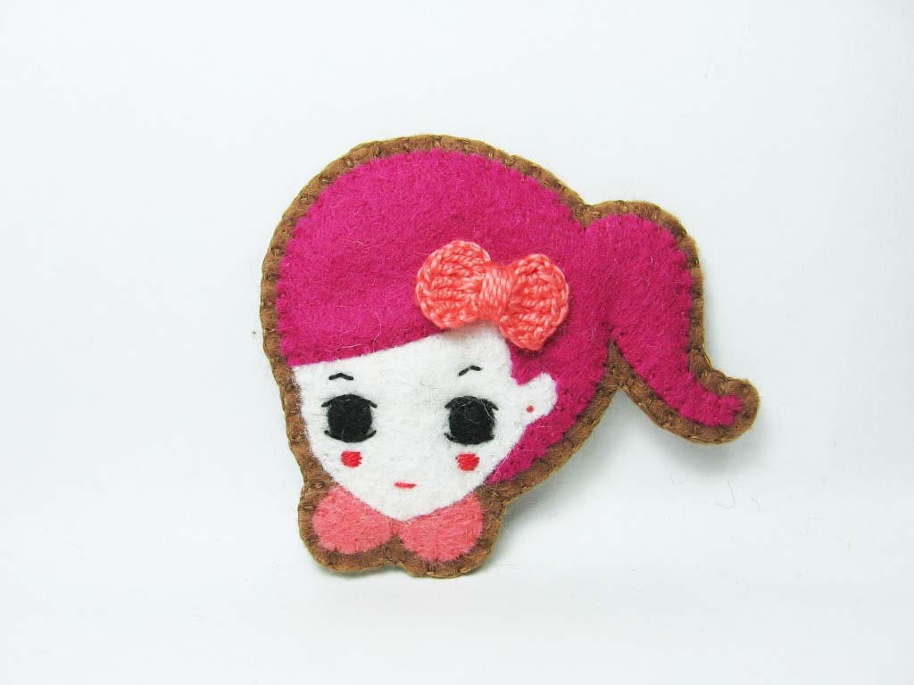 Geisha doll head felt pin
