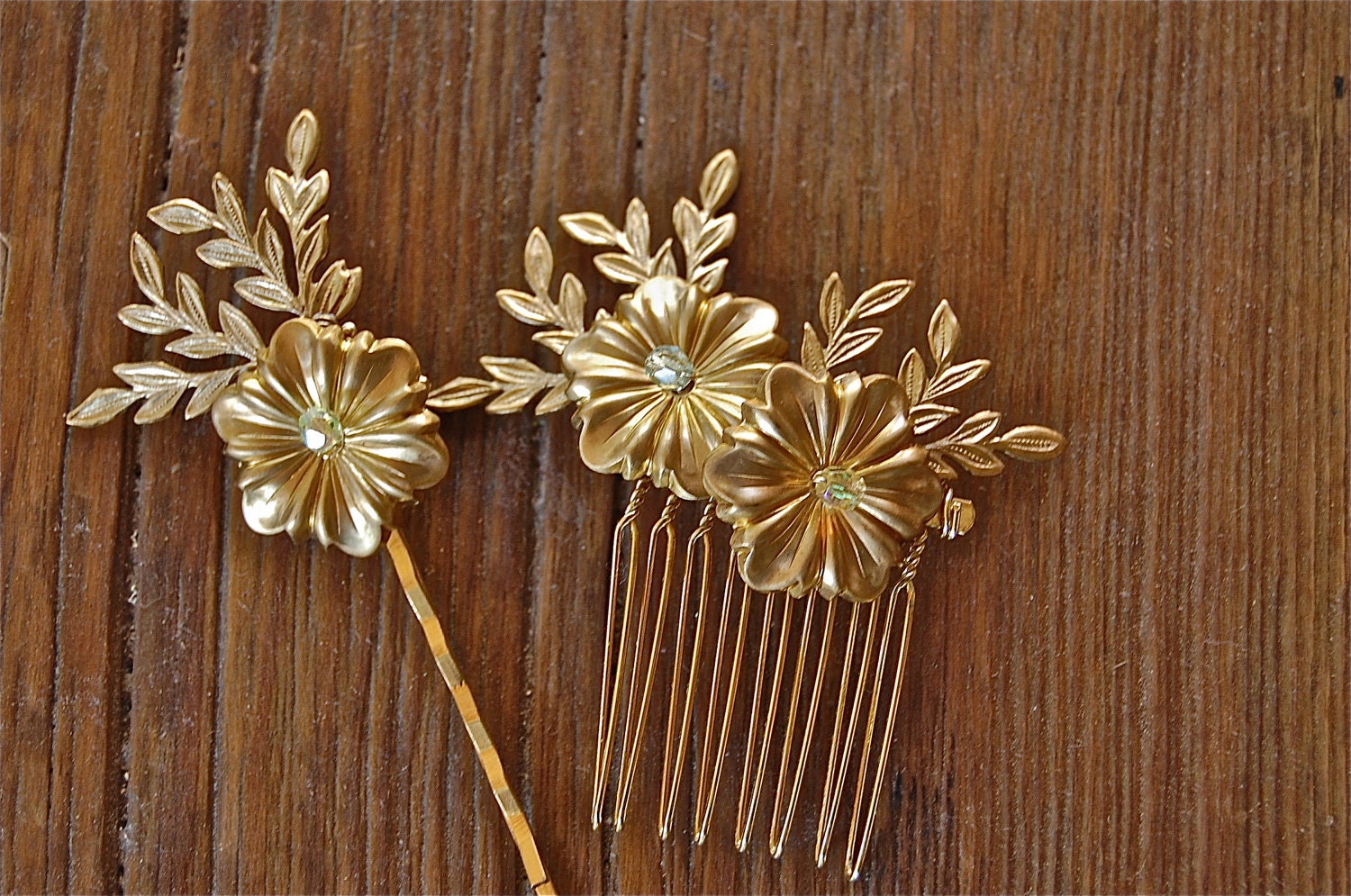 Small brass flowers and leaves pin set, style 507