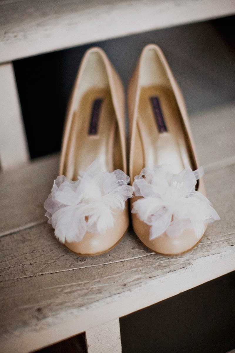 Feathers and silk organza petals shoe clips, style 503