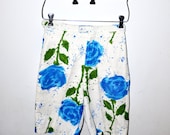 Adorable 1960s Bright Blue Floral Capri Shorts
