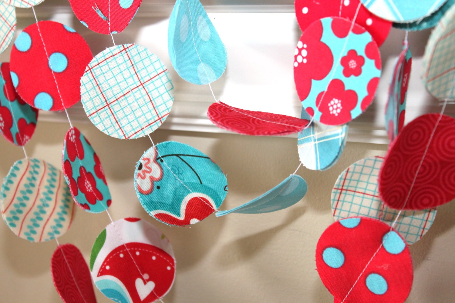 Fabric Circle Garland - Summertime in Red and Turquoise Il_170x135