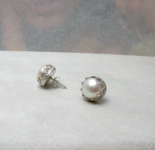 Reserved Silver stud earrings with white pearl - made to order
