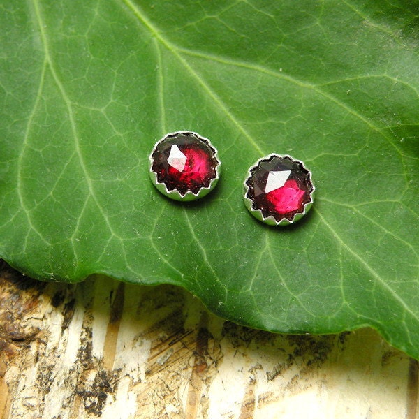 Lovely silver studs earrings, garnet, metalwork, everyday tiny earrings,