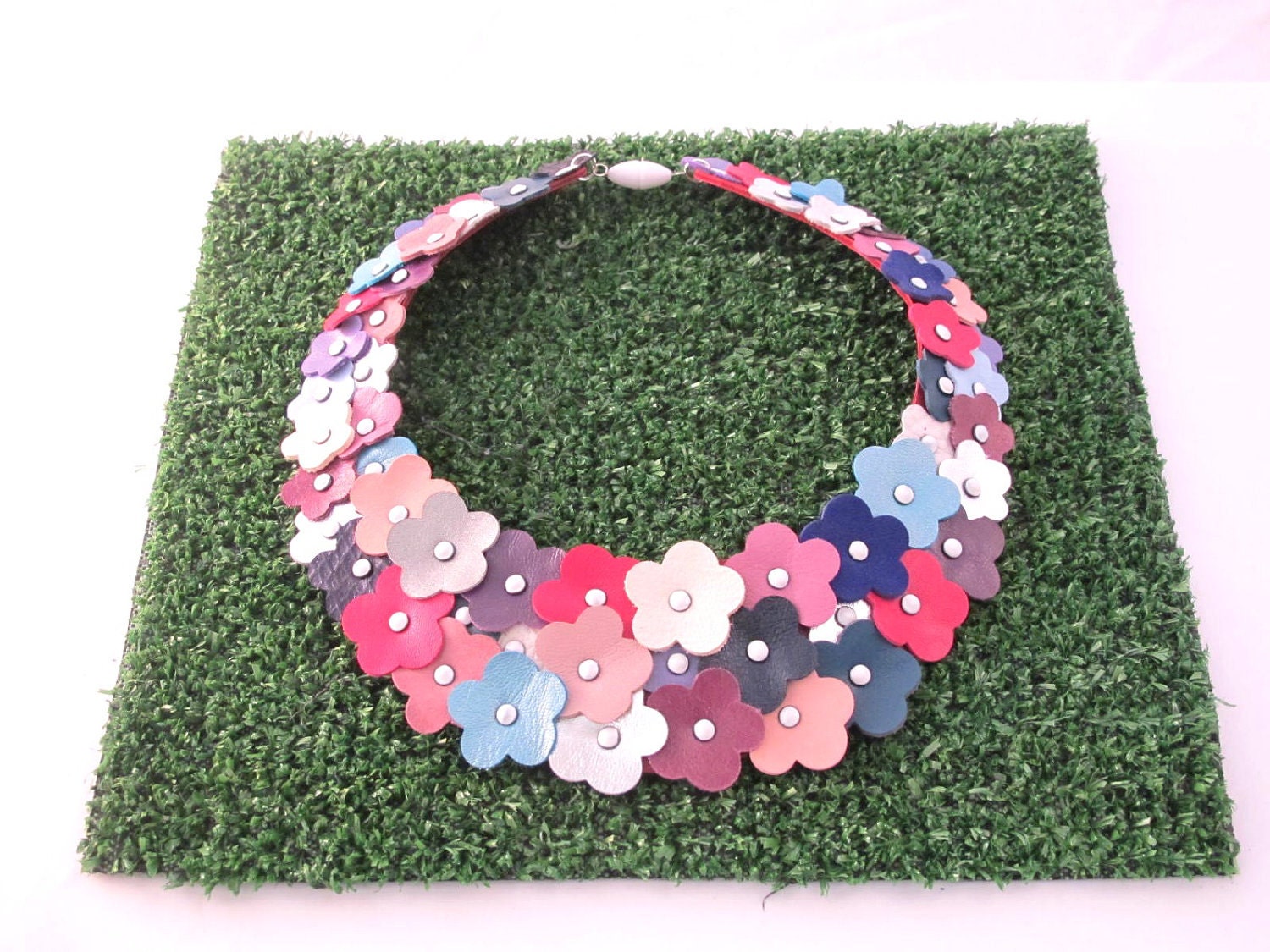 Thousand flowers choker necklace - pink shades