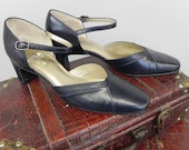 vintage shoes - Mary Jane's by Hush Puppy 9M