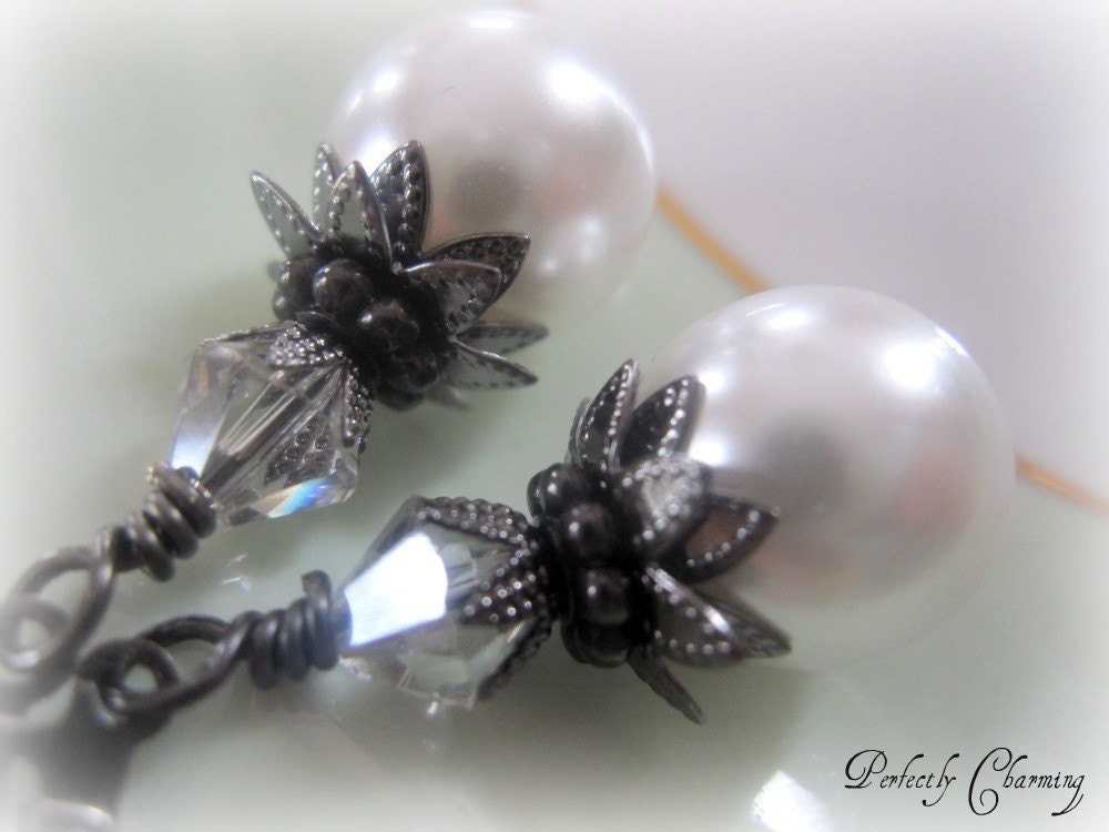 Earrings ANTHEIA Elegant Pearl and Swarovski Crystal Vintage Style in White