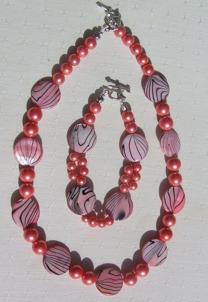 Necklace & Bracelet Set - Mother of Pearl and Shell Pearl  - "Pink Fantasia"