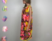 1960s Bold Bright Tropical Floral Cotton Sleeveless Wrap Dress