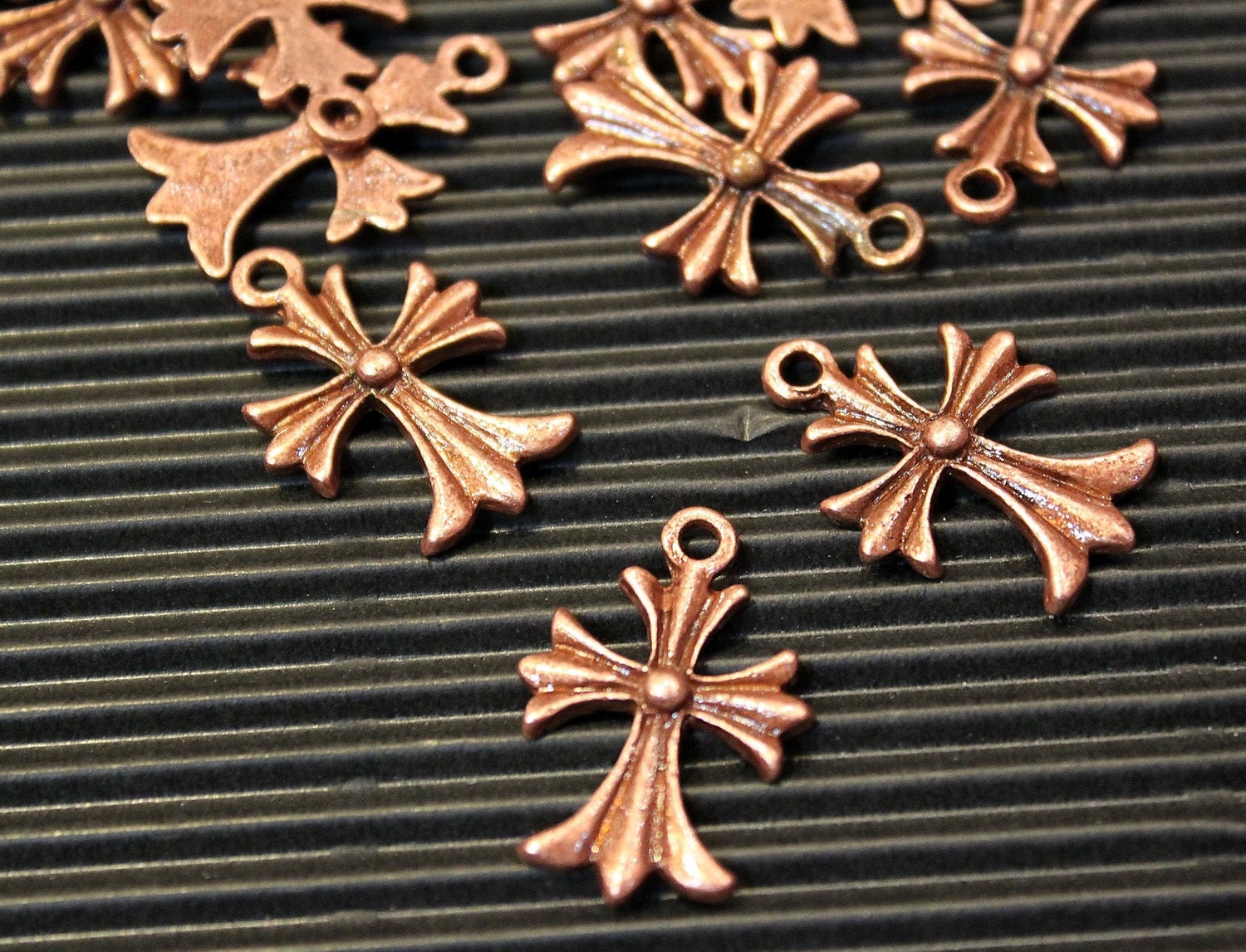4 pcs - Antique Copper Cross Charm Pendants - 16mm x 23mm - Nickel free