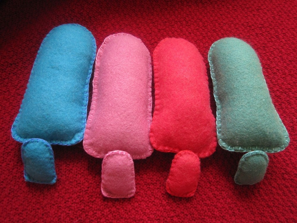 Mother with baby in leaf pouch, wool felt, wool stuffed MOST COLORS AVAILABLE