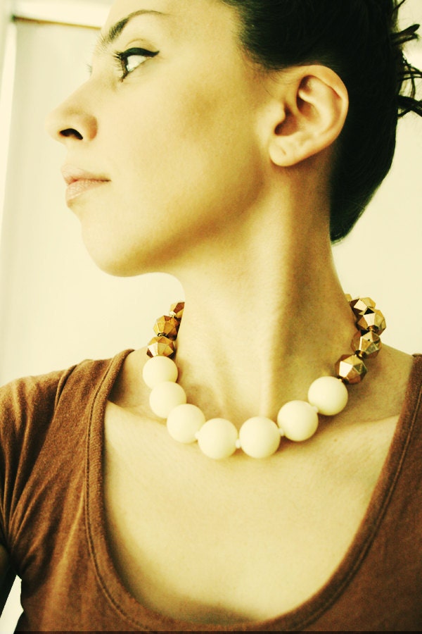 Vintage Lucite Retro Necklace in Cream and Faceted Gold / Bridal, Elegant, Sparkling Audrey Hepburn Style / "IZUMI"