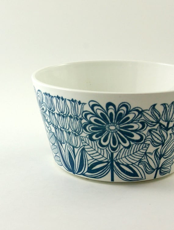 Arabia of Finland Keto Vegetable Serving Bowl - Designed by Esteri Tomula