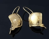 Diamond Shape Hang Earrings - 18K Gold Handmade From Israel