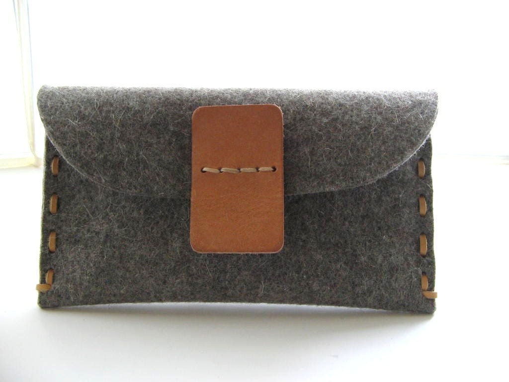 Pochette - Hand Stitched Personalized Clutch - Pebble Grey - Sassy Avantgarde - Handmade Eco Friendly Wool Felt Vegetable Tanned Leather