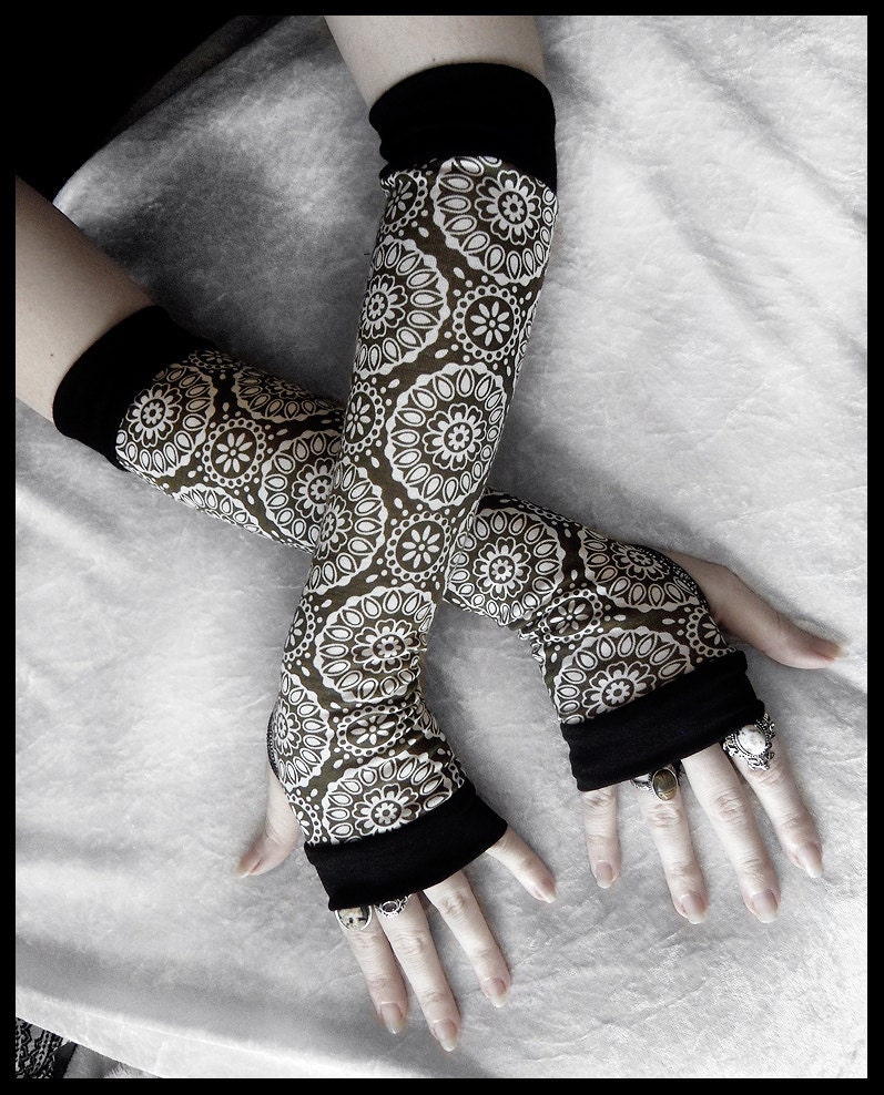 Vedui Arm Warmers - Olive Green Pale Ivory Floral Mandela Cotton - Yoga Gothic Dark Fusion Cycling Boho Earth Moss Goth Mehndi Elven Gypsy - ZenAndCoffee Vedui Arm Warmers - Olive Green Pale Ivory Floral Mandela Cotton - Yoga Gothic Dark Fusion Cycling Boho Earth Moss Goth Mehndi Elven Gypsy - ZenAndCoffee
