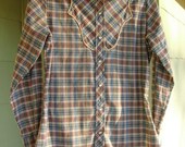 Made in USA-1970s Wrangler-pearl button-blues-plums-metallic gold threading-ivory-tan piping. M-L