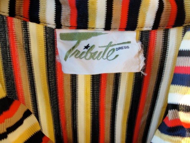 Mod. Bright Stripes.Gold. Yellow.Red.Ivory.Navy. Large Collar. Chevron Pocket. Half-Zipper. Large.