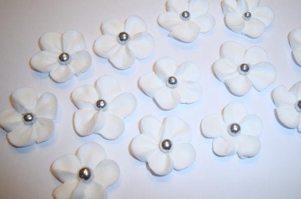 LOT of 100 WHITE Royal Icing Flowers w/ silver sugar balls for Cake Decorating Il_170x135