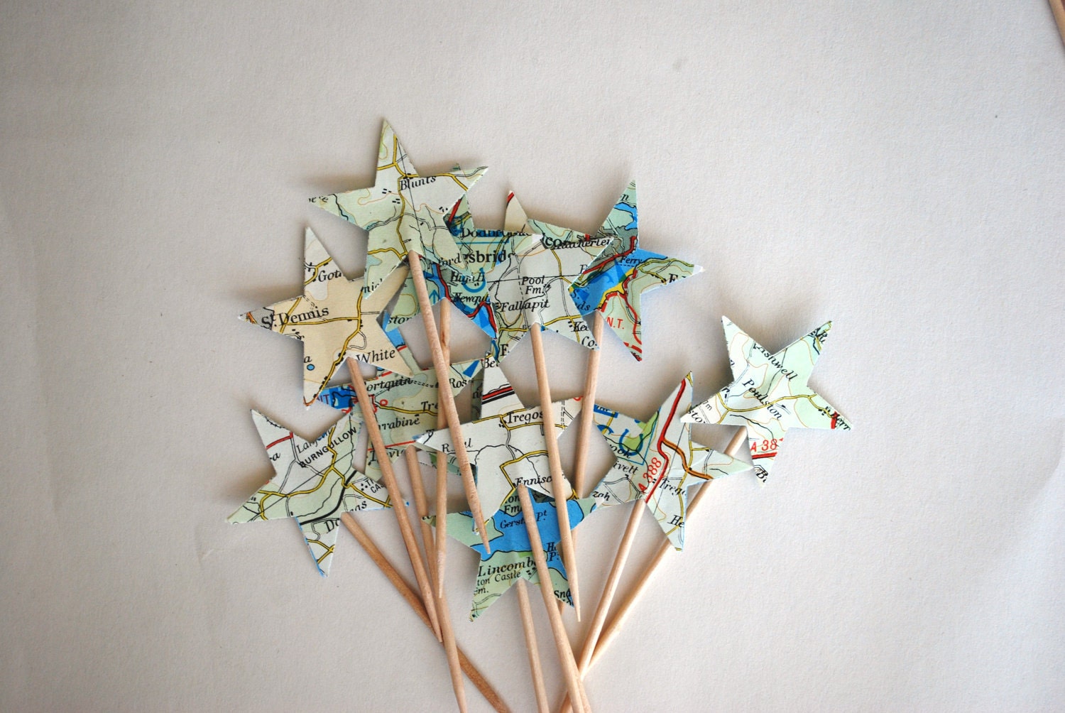12 Vintage Map Star Cupcake Toppers