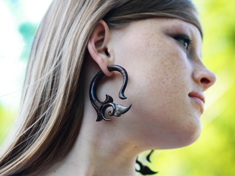 gauges earrings- fake - Kalila Curls - Wood L/Brown