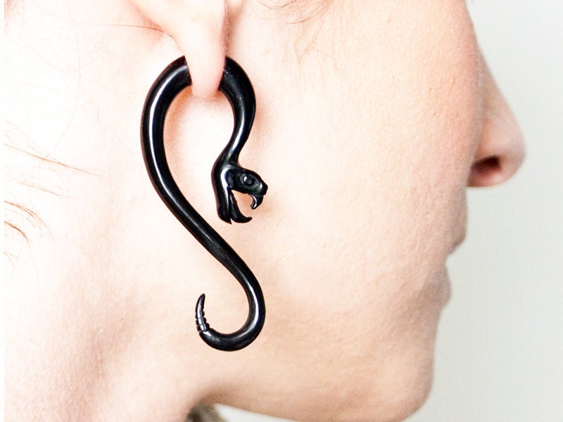 Fake Gauges - Serpent Curls Black Horn Earrings