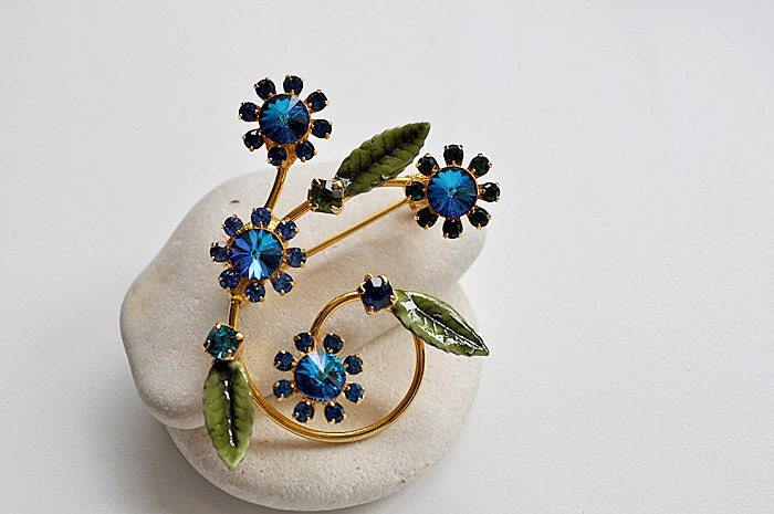 Vintage Sapphire Blue Flower Brooch