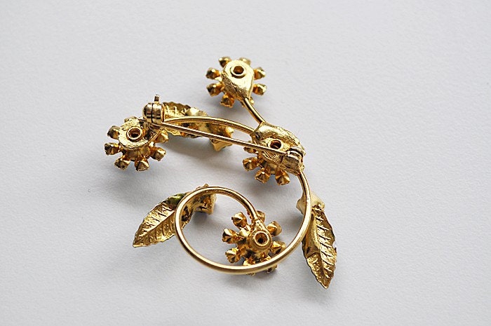 Vintage Sapphire Blue Flower Brooch