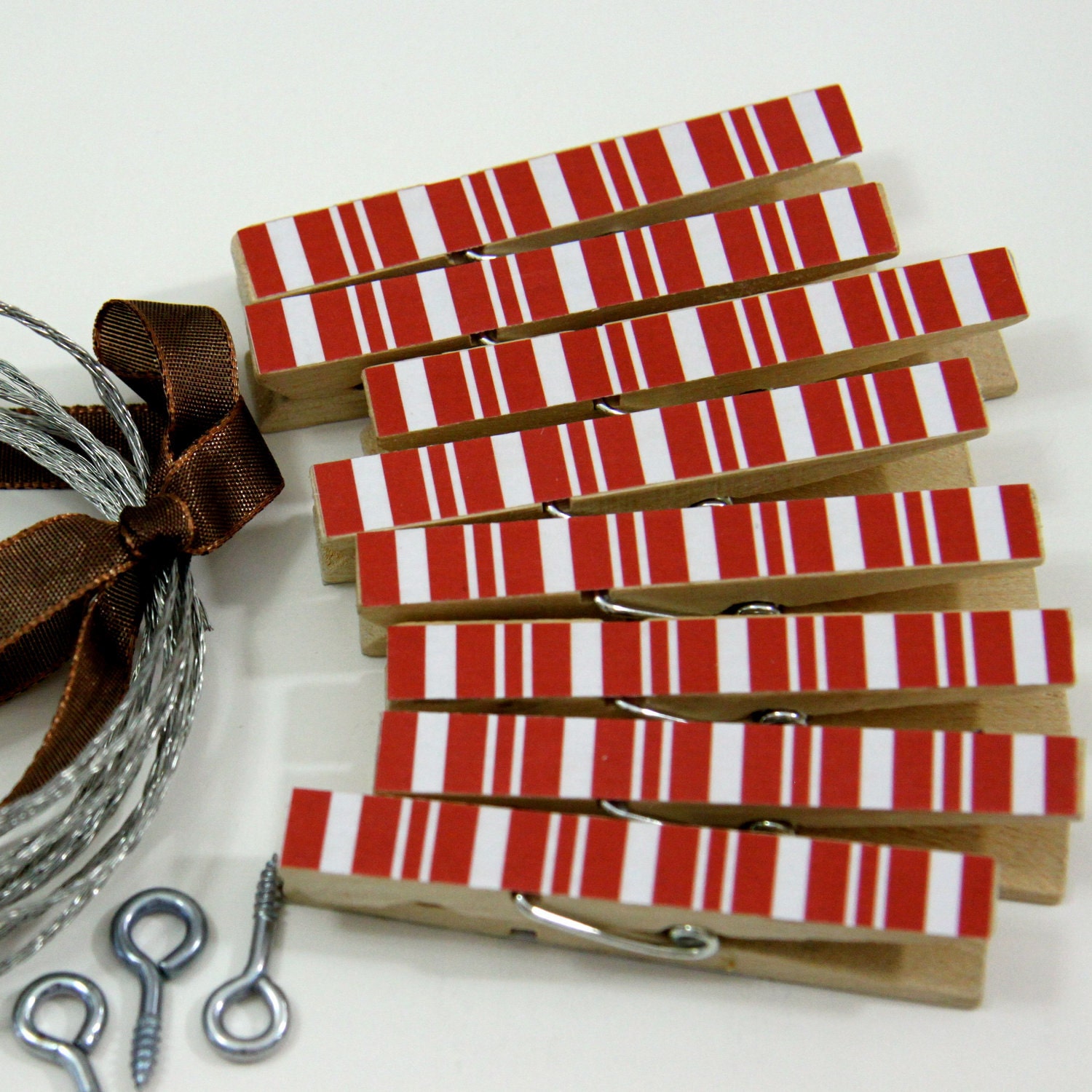 Clothesline Kit. Red Stripe Clothespins and Hanging Wire