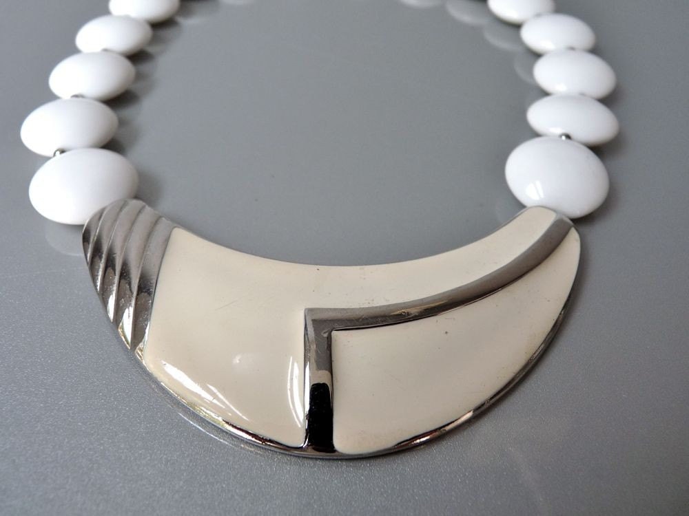 Vintage Trifari off white enamel pendant necklace