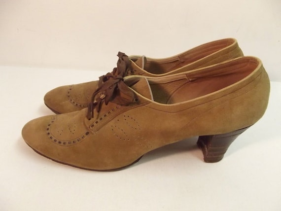 1930s 40s SPECTATOR BROGUE Walking Shoes Camel Suede in a  Desirable Size 9