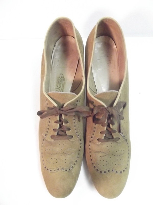 1930s 40s SPECTATOR BROGUE Walking Shoes Camel Suede in a  Desirable Size 9