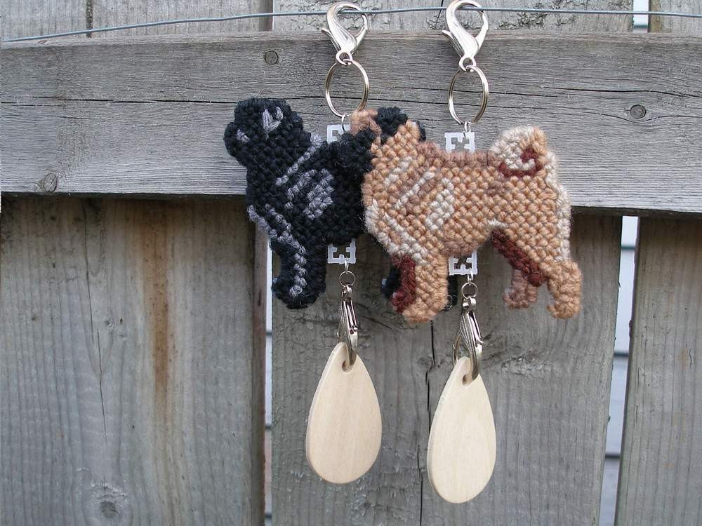 1 Pug dog Crate Tag - home decor in plastic canvas hang anywhere, Magnet option, Tasrete