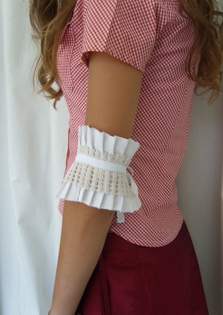 White Ruffles Cuff Armband Neo-Romantic Pleated Cuff in Crisp White Cotton and Vintage Crocheted lace. OnePerfectDay at Etsy