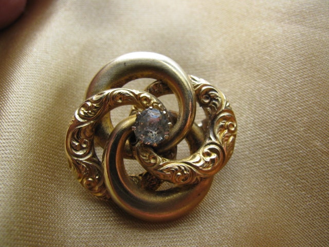 Victorian Brooch Gold Love Knot