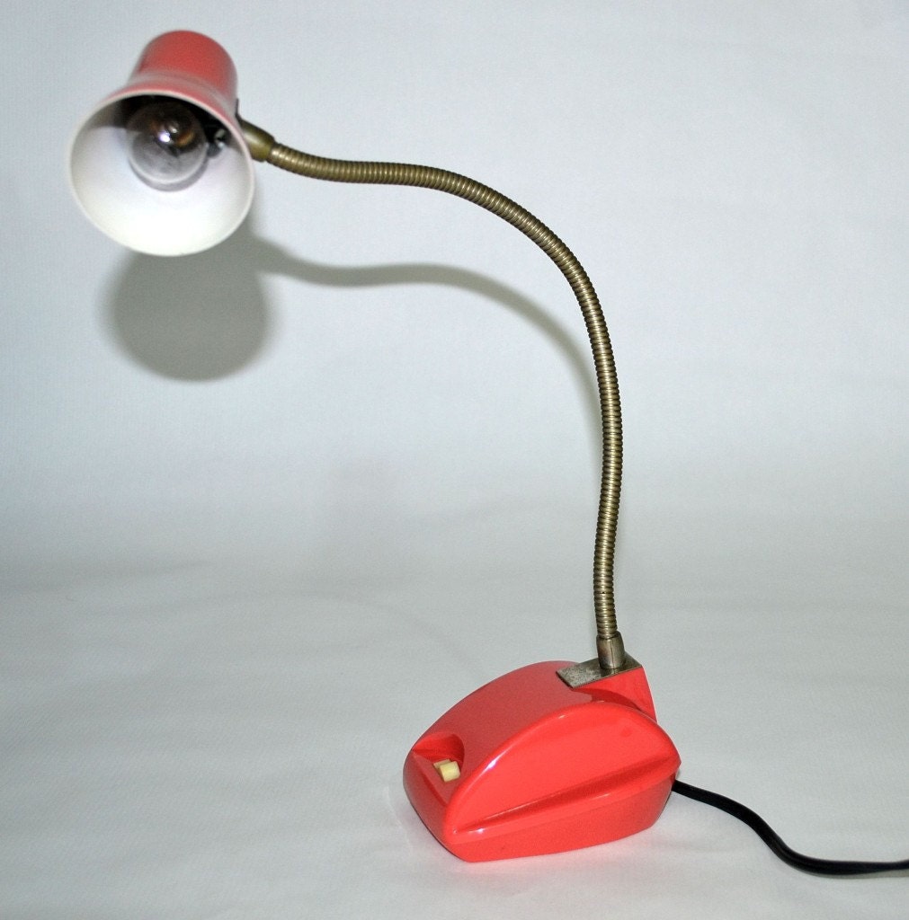 Follow the light... Vintage 50's 60's Mini Coral Chadwick Goose Neck Flexi lamp