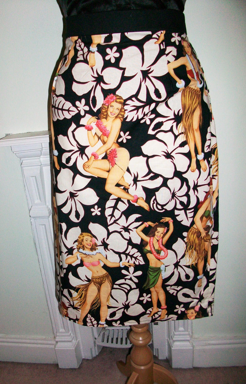 Pin Up Girls 50s 60s http://www.etsy.com/listing/89991005/hawian-print-pin-up-girls-burlesque-50s