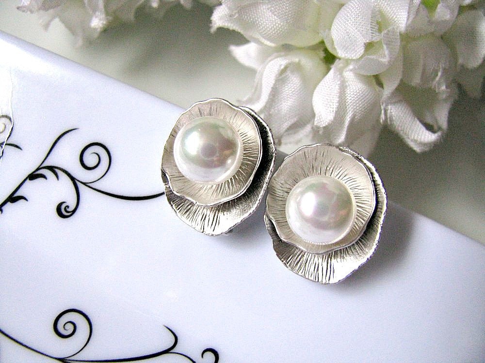 Matte Silver Lotus Leaf With Shell Pearls Ear Posts - Bride, Maid Of Honour, Bridesmaids