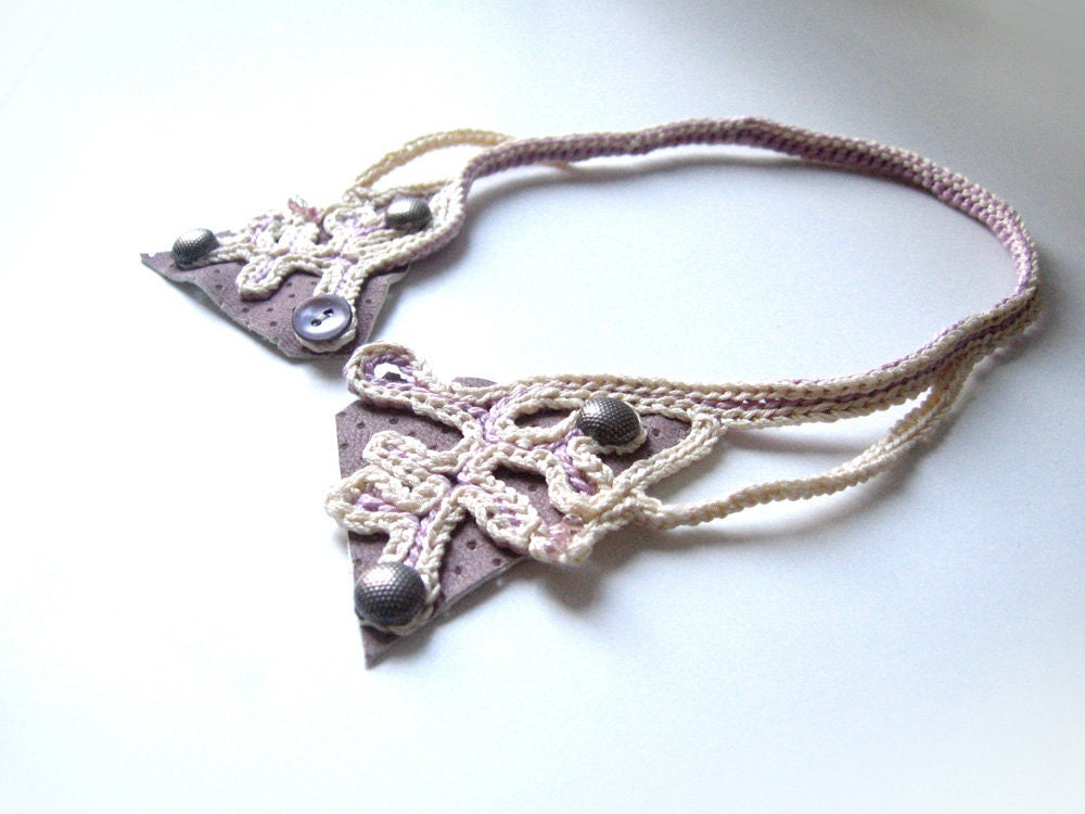 Crochet collar - 'papillon'