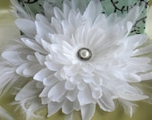 Vintage Style Feather Chrysanthemum Flower Clip