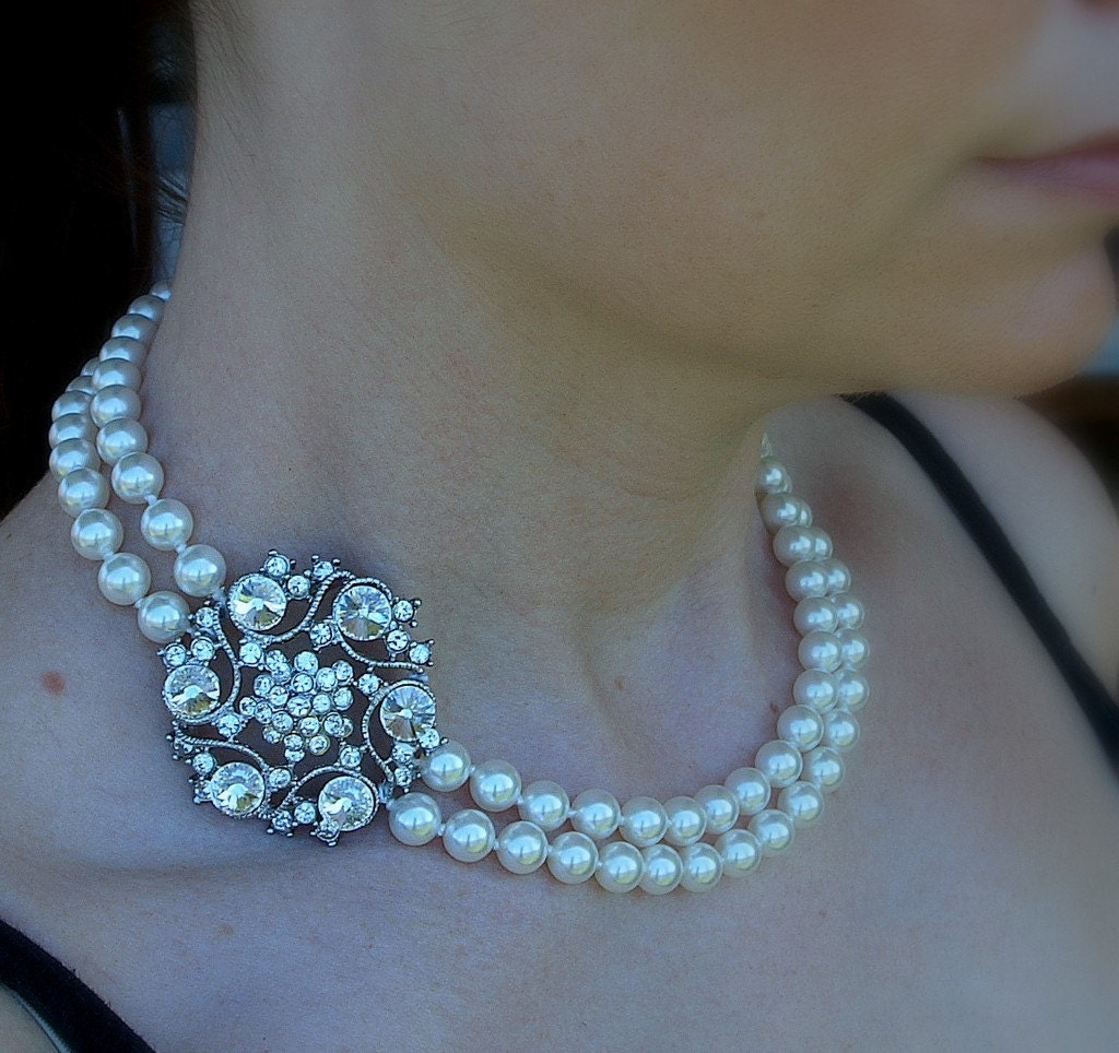 Glamour Flower Brooch Necklace with White Pearls