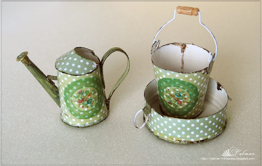1/12 scaled  Green Garden Watering, Bucket and Pelvis s Miniature Vintage for Dollhouse Art Decor