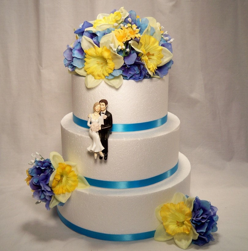 Daffodils Wedding Cake