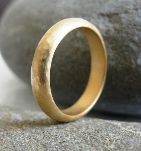 Ring - 18k solid gold hammered band