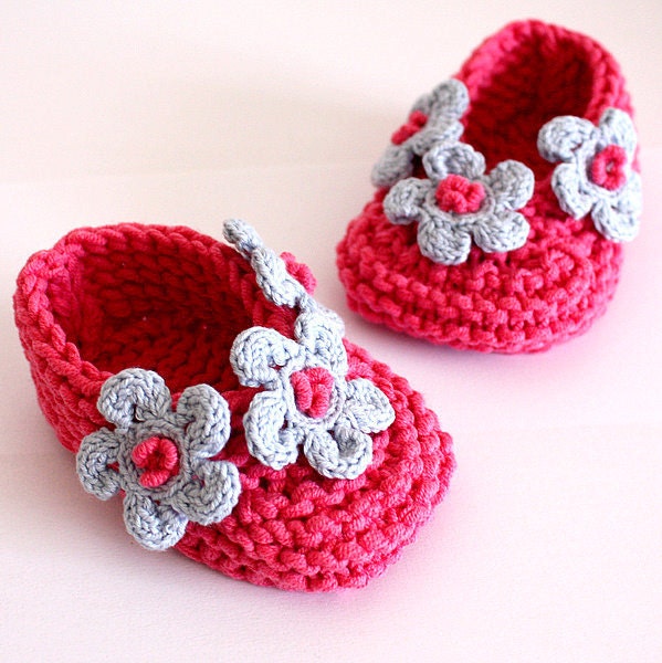 INSTANT DOWNLOAD - Knitting Pattern (PDF file) Blue Flowers Baby Shoes (sizes 0-6/6-12/12-24 months