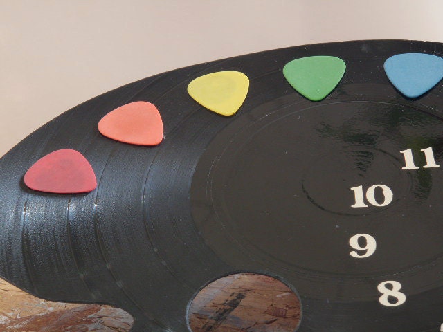 Guitar Pick Pallet Clock Olyteam